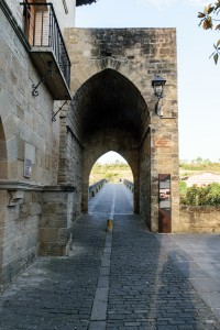 Passing through arch leading to the pilgrim bridge (Queen's Bridge) leaving Puenta la Reina