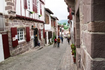 Rue de la Citadelle, the main street through old town