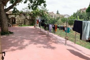 Courtyard and clotheslines, Santa Maria Albergue
